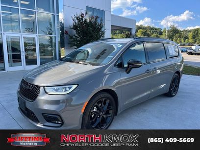 Used 2025 Chrysler Pacifica Limited