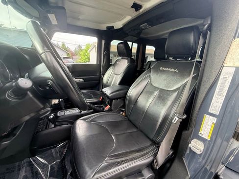 Used 2017 Jeep Wrangler Unlimited Sahara w/ Connectivity Group AWD/4WD image 13
