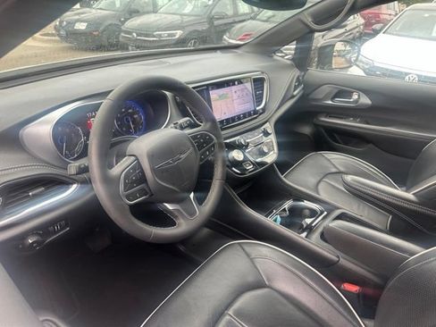 Used 2026 Chrysler Pacifica Limited FWD image 12
