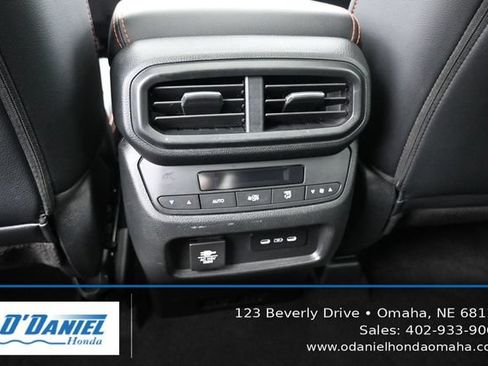 Used 2025 Honda Pilot TrailSport image 38