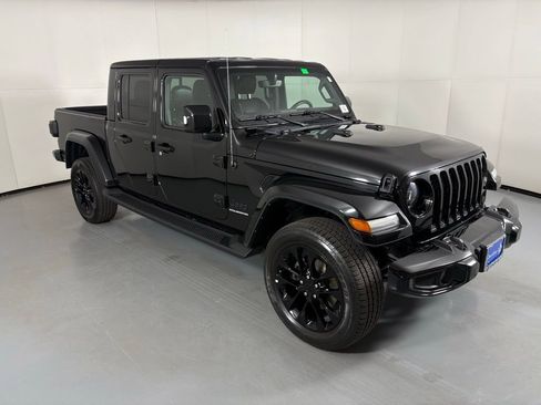 Used 2023 Jeep Gladiator Overland image 2