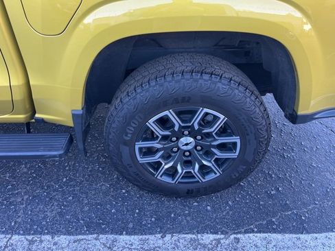 Used 2023 Chevrolet Colorado Z71 image 31