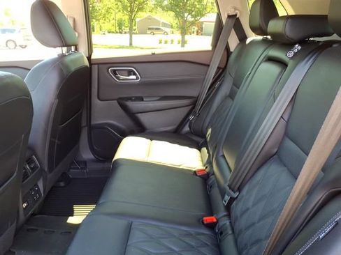 Used 2023 Nissan Rogue Platinum w/ Platinum Premium Package AWD/4WD image 6