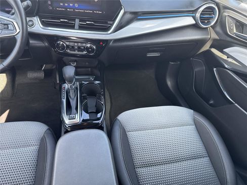 Used 2025 Chevrolet Trax LT w/ LT Convenience Package FWD image 13