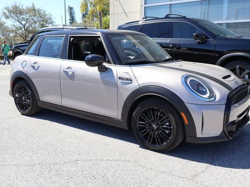 Used 2022 MINI Cooper S w/ Premium Package image 11