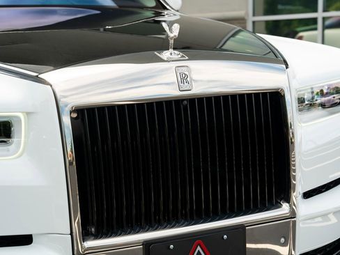 Used 2022 Rolls-Royce Phantom Sedan w/ The Phantom Package RWD image 6