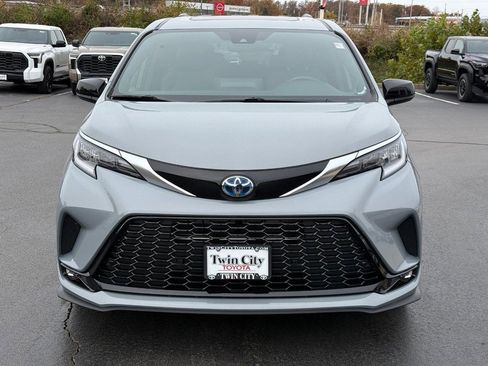 Certified 2024 Toyota Sienna XSE image 10