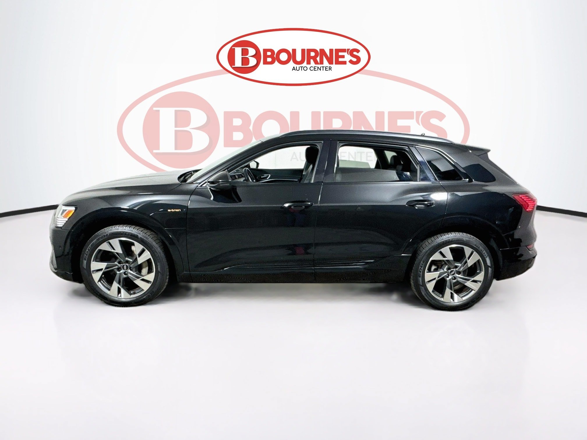 Used 2021 Audi e-tron Premium w/ Convenience Plus Package AWD/4WD image 8