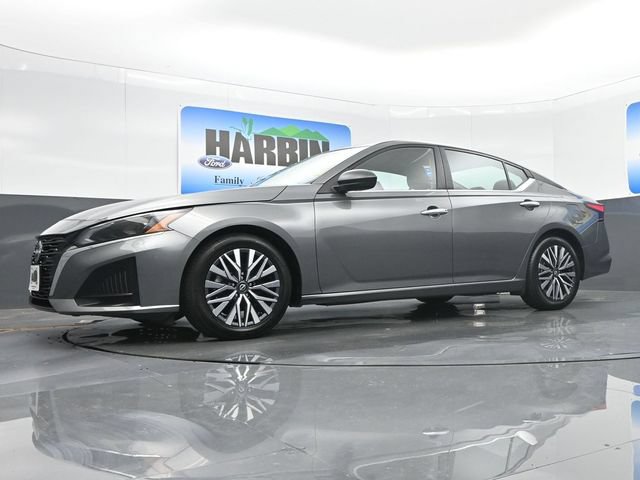 Used 2025 Nissan Altima 2.5 SV FWD image 19