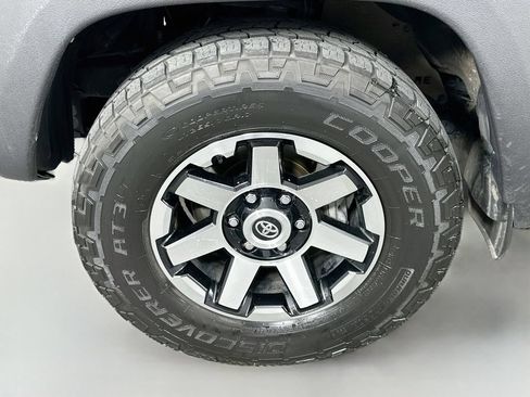 Used 2019 Toyota 4Runner TRD Off-Road Premium AWD/4WD image 30