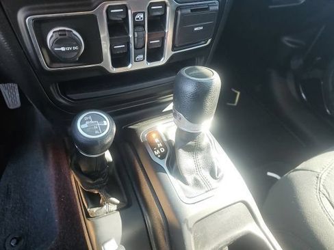 Used 2020 Jeep Gladiator Sport AWD/4WD image 13