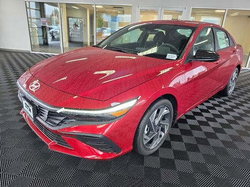 New 2025 Hyundai Elantra SEL image 8