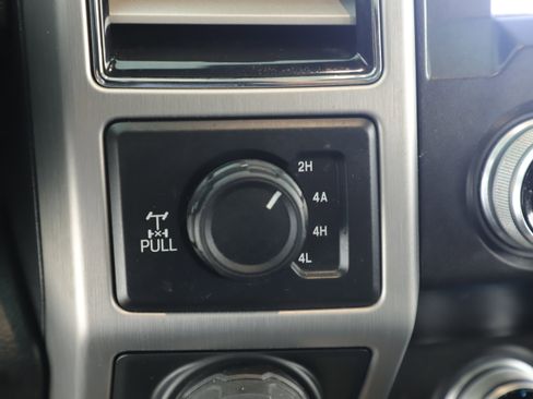 Used 2020 Ford F150 Platinum w/ Equipment Group 701A Luxury image 18