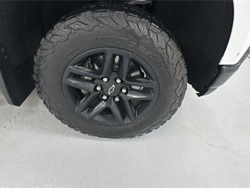 Used 2020 Chevrolet Silverado 1500 LT Trail Boss image 9