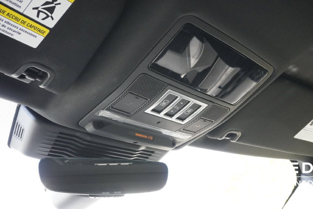 Used 2025 Land Rover Discovery S AWD/4WD image 16
