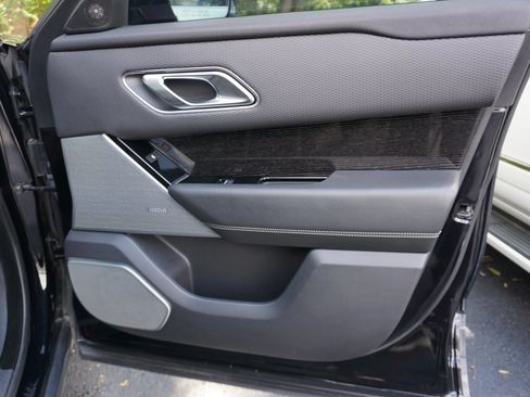Used 2018 Land Rover Range Rover Velar R-Dynamic SE AWD/4WD image 15
