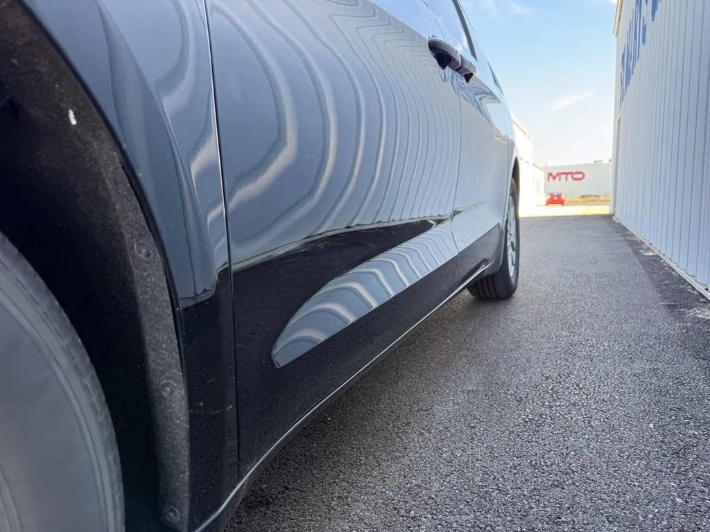 Used 2026 Chrysler Pacifica Select FWD image 5