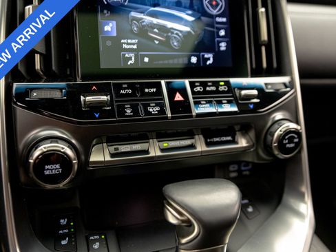 Used 2022 Lexus LX 600 4WD w/ Accessory Package (Z1) image 24