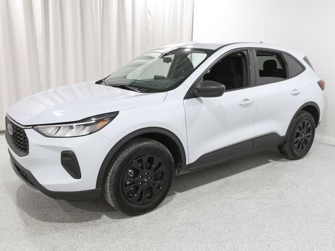 Used 2025 Ford Escape Active image 3