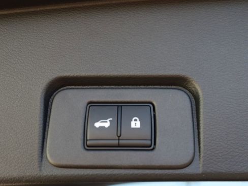 Certified 2025 Nissan Rogue SV w/ SV Premium Package AWD/4WD image 29