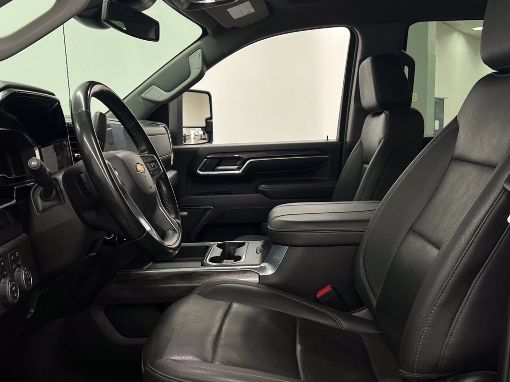 Used 2024 Chevrolet Silverado 3500 LTZ w/ LTZ Convenience Package AWD/4WD image 12