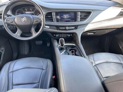 Used 2020 Buick Enclave Essence image 11