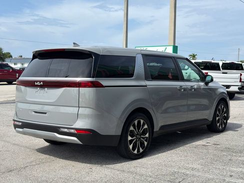 Used 2024 Kia Carnival EX FWD image 5