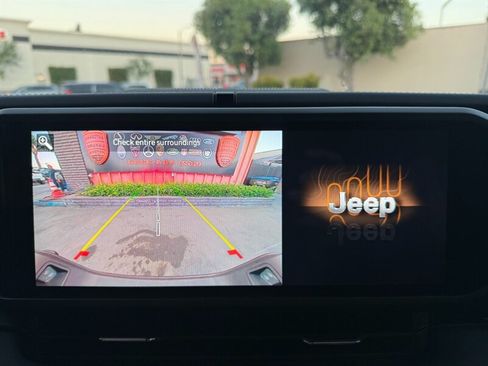 Used 2025 Jeep Gladiator Sport AWD/4WD image 34