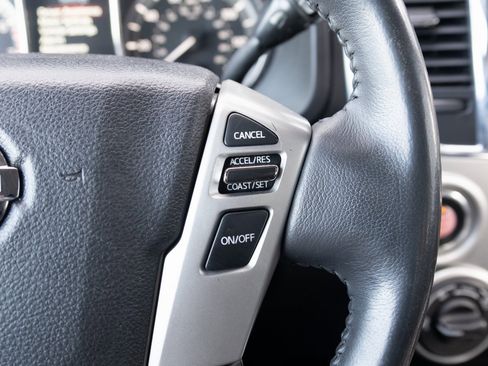 Used 2017 Nissan Titan S image 7