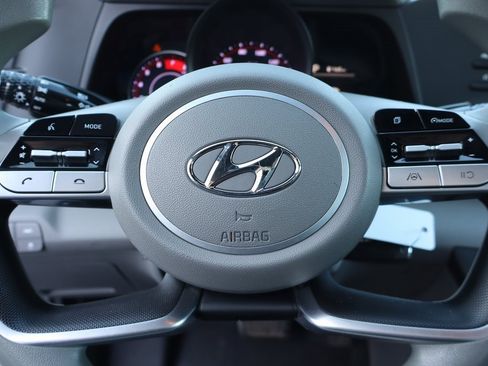 Used 2021 Hyundai Elantra SE image 8