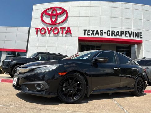 Used 2017 Honda Civic Touring image 2
