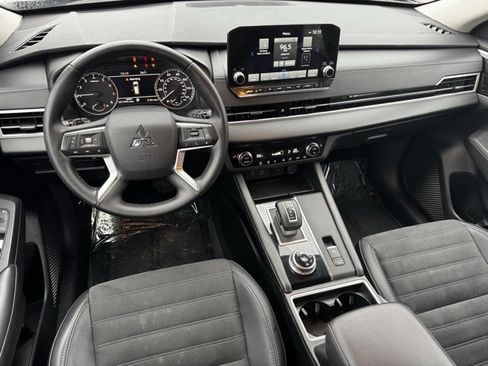Used 2024 Mitsubishi Outlander SE image 8