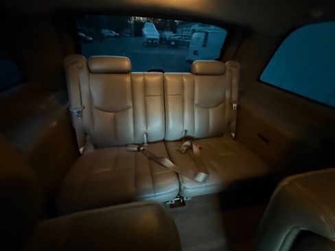 Used 2005 Chevrolet Tahoe Z71 w/ Preferred Equipment Group image 9