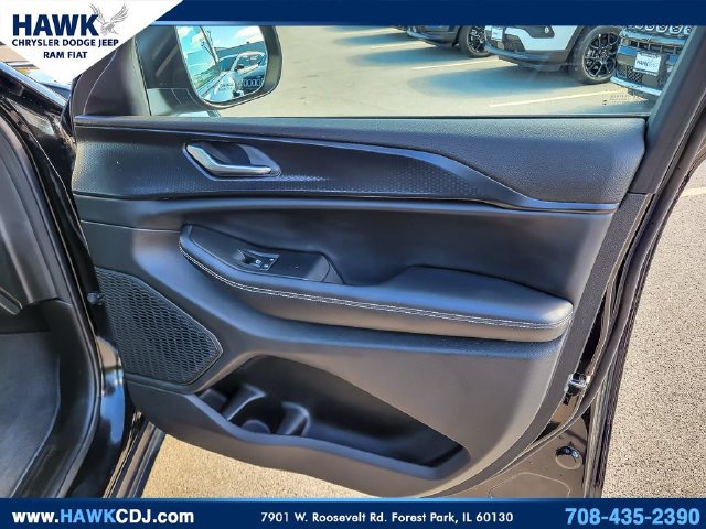 Certified 2025 Jeep Grand Cherokee Laredo X w/ Luxury Tech Group I AWD/4WD image 28