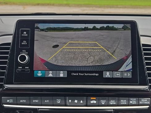 Used 2025 Honda Odyssey Touring image 7