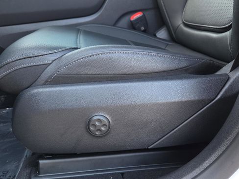 Used 2025 Mercedes-Benz GLC 300 image 21