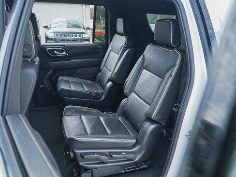 Used 2023 Chevrolet Suburban Premier image 19