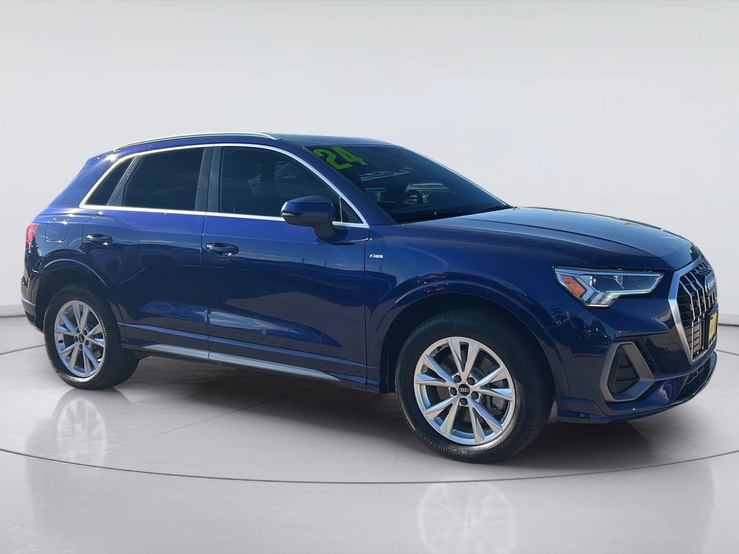 Used 2024 Audi Q3 2.0T Premium AWD/4WD image 3