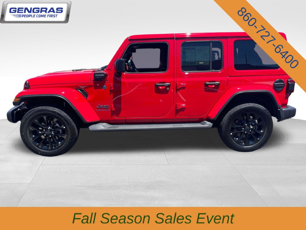 Used 2025 Jeep Wrangler Unlimited Sahara AWD/4WD image 5