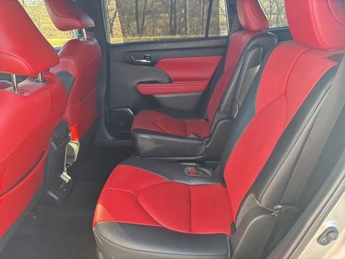 Used 2022 Toyota Highlander XSE image 21