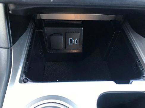 Used 2022 Ford Explorer XLT image 28