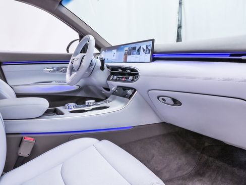 Certified 2026 Genesis GV70 2.5T Advanced image 12