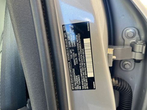 Used 2025 Volvo V60 B5 Cross Country Plus image 29