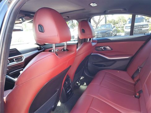 Used 2022 BMW 330i Sedan w/ M Sport Package image 9