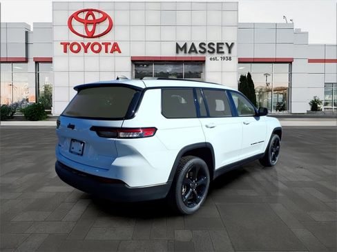 Used 2023 Jeep Grand Cherokee L Altitude image 3