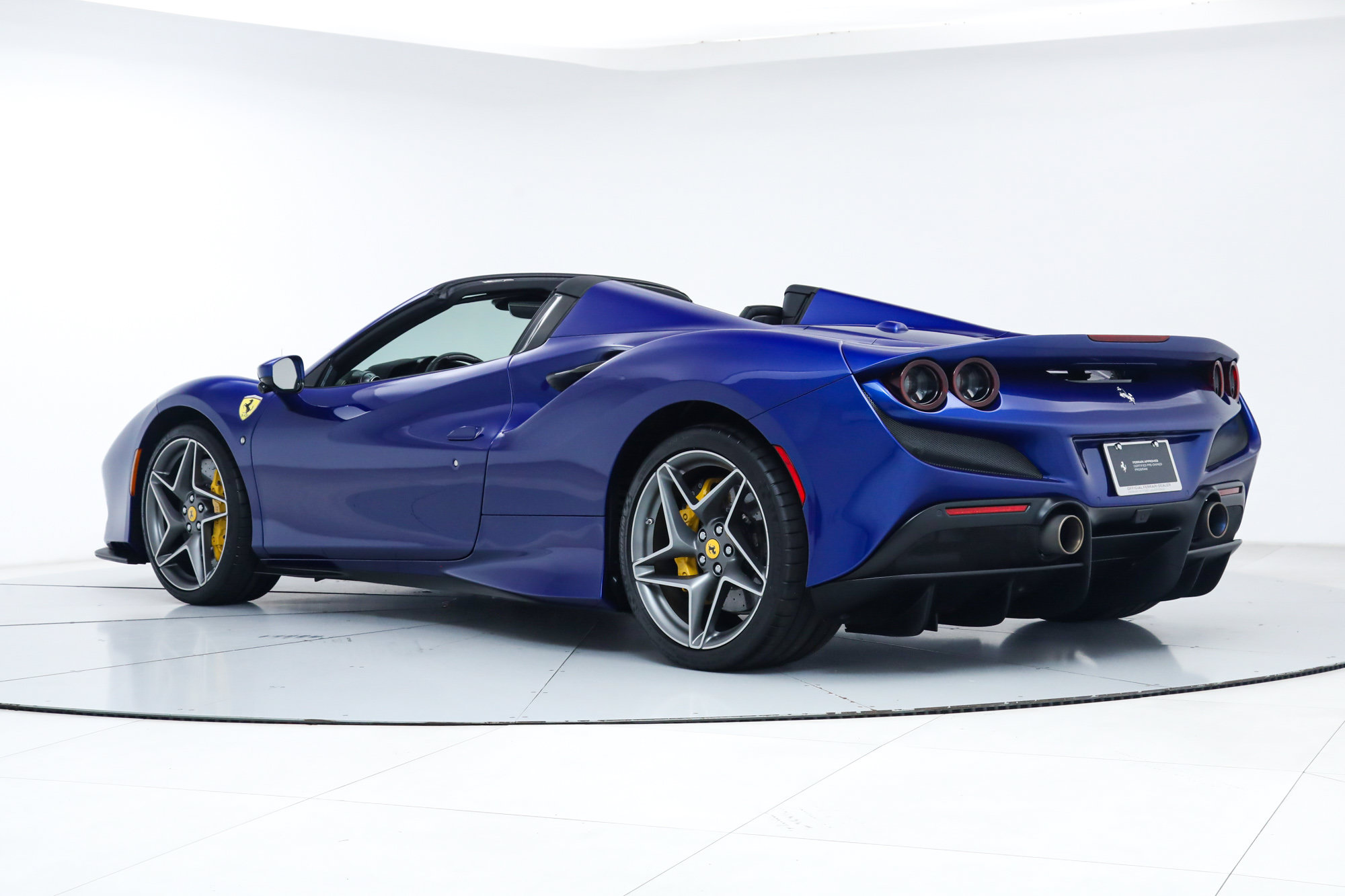 Certified 2022 Ferrari F8 Tributo RWD image 8