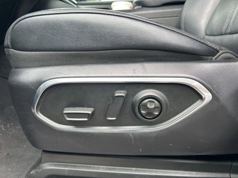 Used 2024 Jeep Wagoneer L Series II w/ Flexible Seating Group image 11