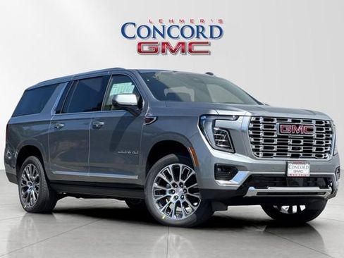 Used 2026 GMC Yukon XL Denali w/ Denali Reserve Package AWD/4WD image 2