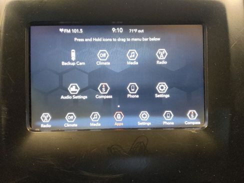 Used 2020 Jeep Cherokee Latitude Plus w/ Comfort/Convenience Group image 25