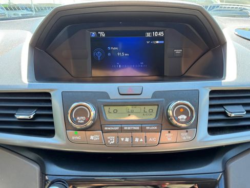 Used 2017 Honda Odyssey SE image 25